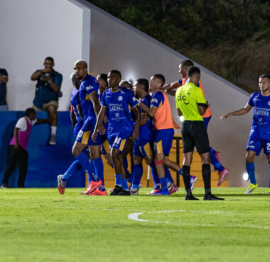 Tauro FC Thống Trị Superclásico, Universitario Làm Nên Lịch Sử Tại Derbi Coclesano